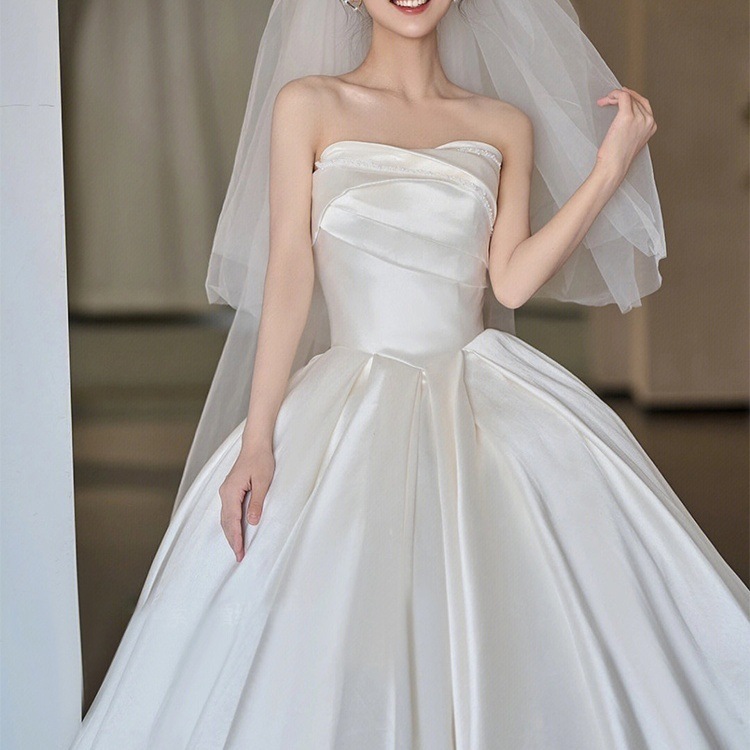 ドレス 衣装 ウエディングドレス 披露宴ドレス ロングドレス プリンセスライン 切り替えデザイン 胸元 チューブトップ 光沢 ロング丈 バックシャン ステージドレス かわいい 大人可愛い きれいめ