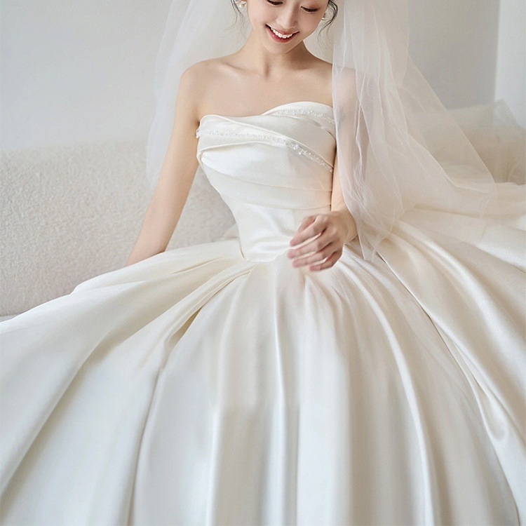 ドレス 衣装 ウエディングドレス 披露宴ドレス ロングドレス プリンセスライン 切り替えデザイン 胸元 チューブトップ 光沢 ロング丈 バックシャン ステージドレス かわいい 大人可愛い きれいめ