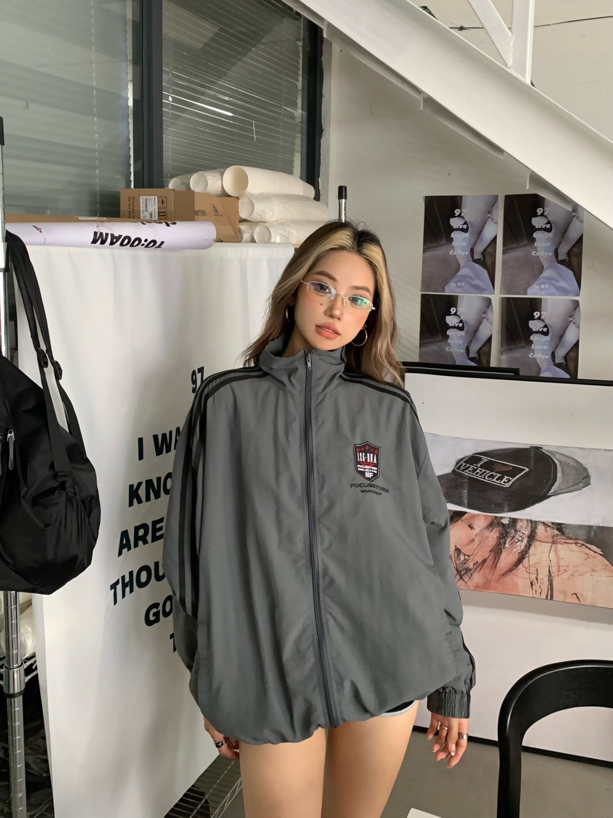 今年 秋冬 韓国 かわいい レディース ハイネックアウターフーディーロゴブルゾン長袖シルエットトップスサイド冬カジュアルファッション系サイズお出かけフル丈トラック 今年 秋冬 韓国 かわいい レディース ハイネックアウターフーディーロゴブルゾン長袖シルエットトップスサイド冬カジュアルファッション系サイズお出かけフル丈トラック