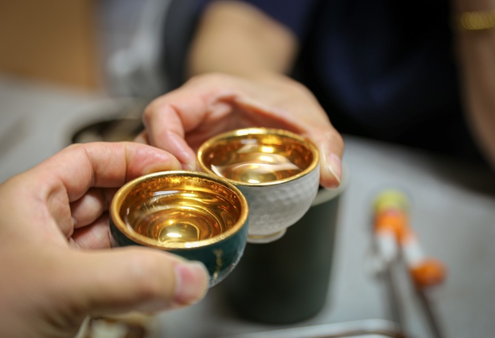 高級感あふれる贈り物 ギフト - ゴールドドリーム24K金杯 ドイツ製24K金 ホールインワン記念 ゴルフボール 陶器