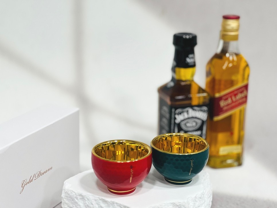 高級感あふれる贈り物 ギフト - ゴールドドリーム24K金杯 ドイツ製24K金 ホールインワン記念 ゴルフボール 陶器