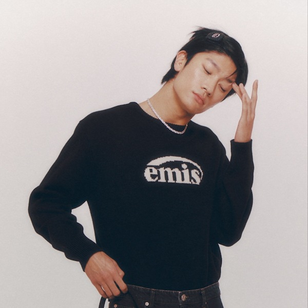 emis韓国 ニットSサイズ Qoo10 EMIS EMIS ユニセックスロゴジャカ ニット
