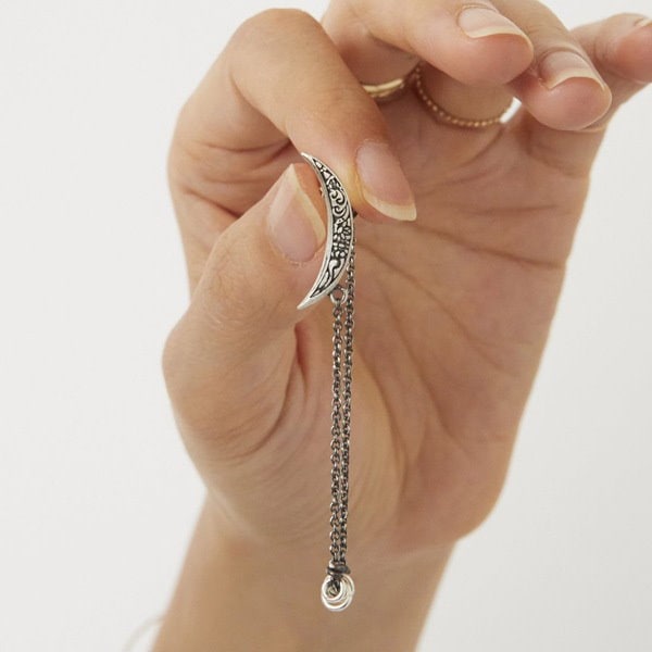 【HANNA543】☆E807 イヤリング ★BTS JIMIN 着用♪ Qoo10] HANNA543 bts ジミン着用 E807 三日月シル