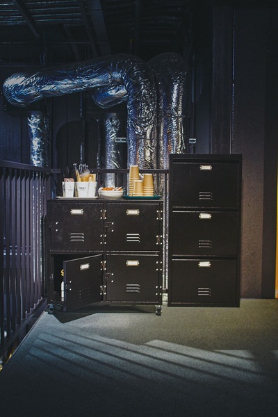 チェスト4D TPN-31BK TPN-31GR 扉付き キャビネット おしゃれ キャスター付 ロッカー チェスト 4D 棚 収納 店舗 事務所 ブラック グリーン チェスト4D TPN-31BK TPN-31GR 扉付き キャビネット おしゃれ キャスター付 ロッカー チェスト 4D 棚 収納 店舗 事務所 ブラック グリーン