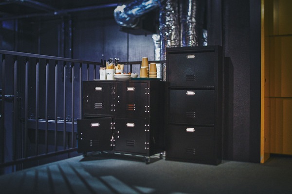 チェスト4D TPN-31BK TPN-31GR 扉付き キャビネット おしゃれ キャスター付 ロッカー チェスト 4D 棚 収納 店舗 事務所 ブラック グリーン チェスト4D TPN-31BK TPN-31GR 扉付き キャビネット おしゃれ キャスター付 ロッカー チェスト 4D 棚 収納 店舗 事務所 ブラック グリーン