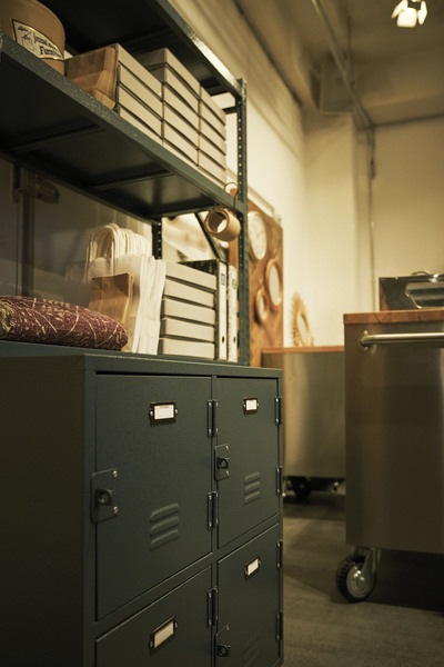 チェスト4D TPN-31BK TPN-31GR 扉付き キャビネット おしゃれ キャスター付 ロッカー チェスト 4D 棚 収納 店舗 事務所 ブラック グリーン チェスト4D TPN-31BK TPN-31GR 扉付き キャビネット おしゃれ キャスター付 ロッカー チェスト 4D 棚 収納 店舗 事務所 ブラック グリーン