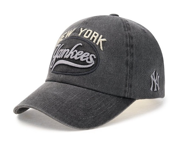 aespaカリナ着用 Vintage Cursive Unstructured Ball Cap　キャップ 大人気 韓国　アイドル着用　正規品