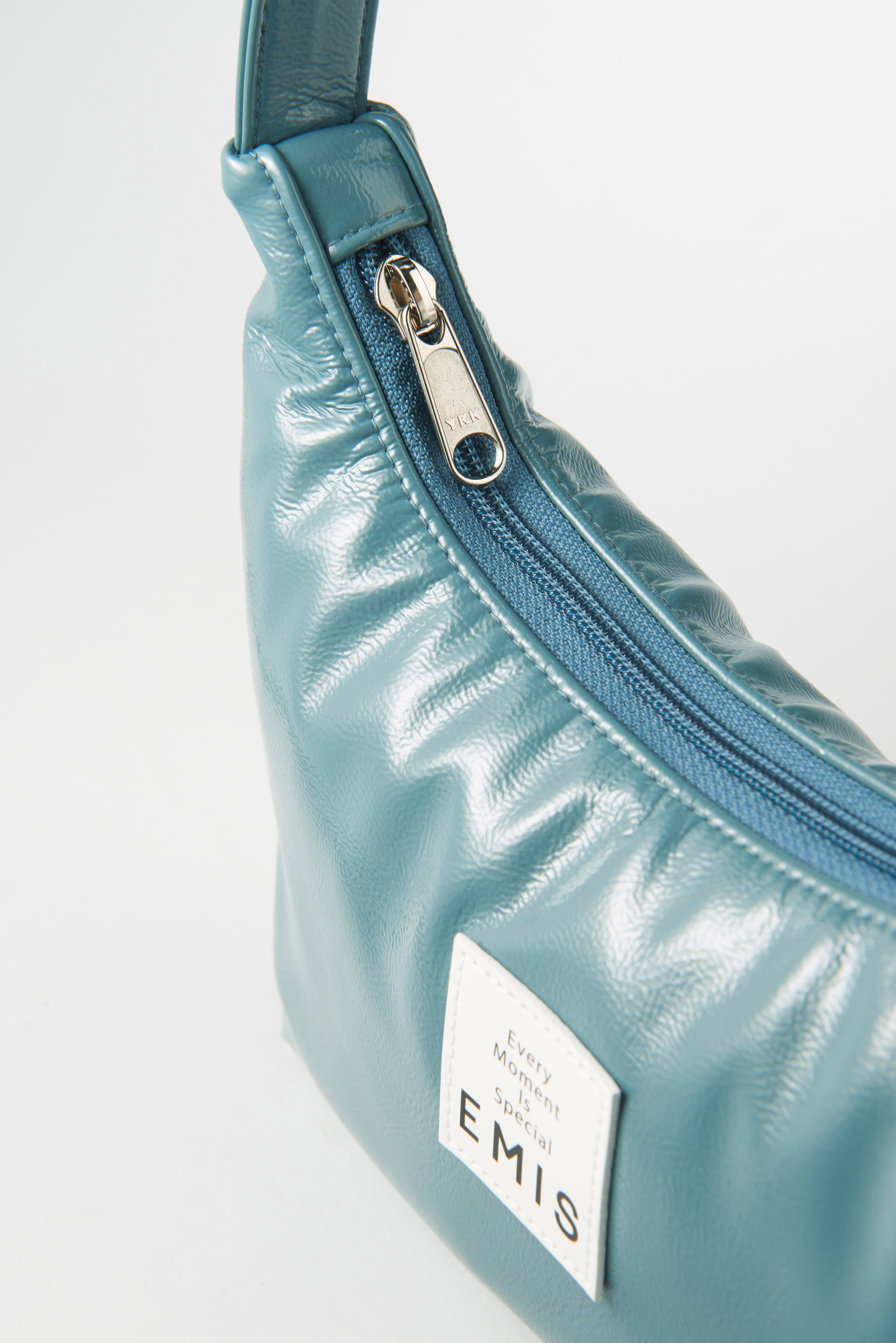 ショルダーバッグ EMIS ENAMEL HOBO BAG SKY BLUE ショルダーバッグ EMIS ENAMEL HOBO BAG SKY BLUE Emis Enamel