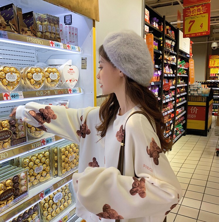 トップス トレーナー 袖あり 長袖 ラウンドネック 襟なし かわいい 大人可愛い カジュアル おしゃれ お洒落 大人可愛い 大人女子 こなれ感 ラフ 柄 秋 冬 10代 20代 レディース 女性用