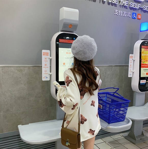 トップス トレーナー 袖あり 長袖 ラウンドネック 襟なし かわいい 大人可愛い カジュアル おしゃれ お洒落 大人可愛い 大人女子 こなれ感 ラフ 柄 秋 冬 10代 20代 レディース 女性用