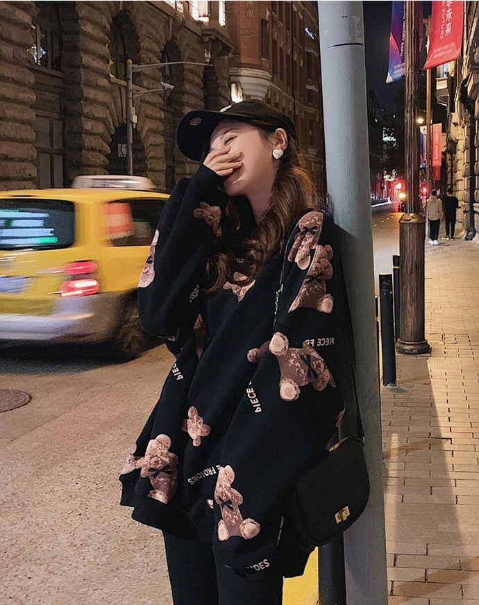 トップス トレーナー 袖あり 長袖 ラウンドネック 襟なし かわいい 大人可愛い カジュアル おしゃれ お洒落 大人可愛い 大人女子 こなれ感 ラフ 柄 秋 冬 10代 20代 レディース 女性用