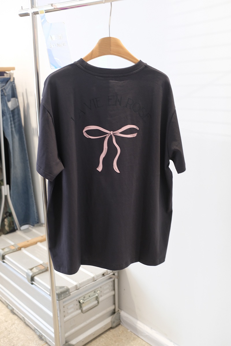 バック リボンプリント Tシャツ レディース トップス レギュラー丈 半袖 ラウンドネック リボン 綿 きれいめ シンプル カジュアル スポーティー クール ベーシック ナチュラル プリント 春 夏 バック リボンプリント Tシャツ レディース トップス レギュラー丈 半袖 ラウンドネック リボン 綿 きれいめ シンプル カジュアル スポーティー クール ベーシック ナチュラル プリント 春 夏