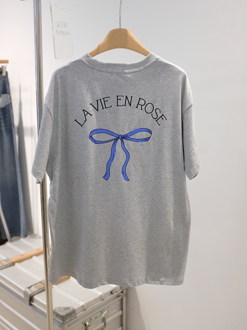バック リボンプリント Tシャツ レディース トップス レギュラー丈 半袖 ラウンドネック リボン 綿 きれいめ シンプル カジュアル スポーティー クール ベーシック ナチュラル プリント 春 夏 バック リボンプリント Tシャツ レディース トップス レギュラー丈 半袖 ラウンドネック リボン 綿 きれいめ シンプル カジュアル スポーティー クール ベーシック ナチュラル プリント 春 夏