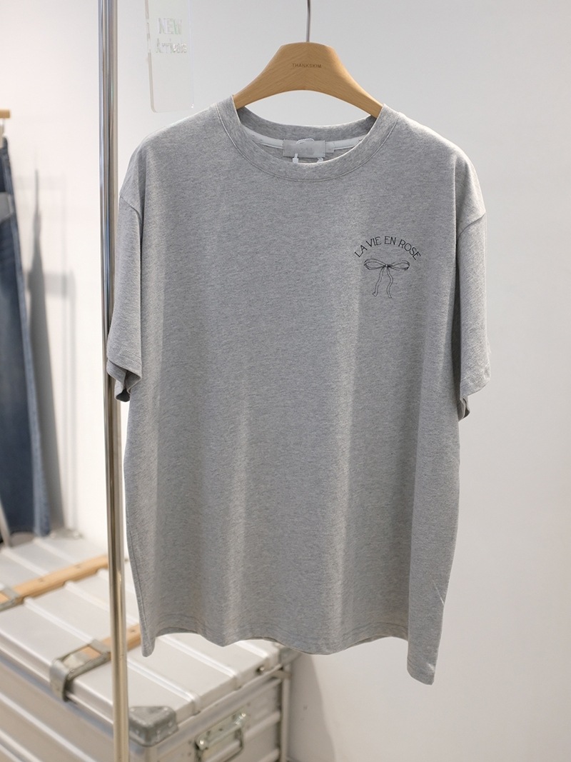 バック リボンプリント Tシャツ レディース トップス レギュラー丈 半袖 ラウンドネック リボン 綿 きれいめ シンプル カジュアル スポーティー クール ベーシック ナチュラル プリント 春 夏 バック リボンプリント Tシャツ レディース トップス レギュラー丈 半袖 ラウンドネック リボン 綿 きれいめ シンプル カジュアル スポーティー クール ベーシック ナチュラル プリント 春 夏