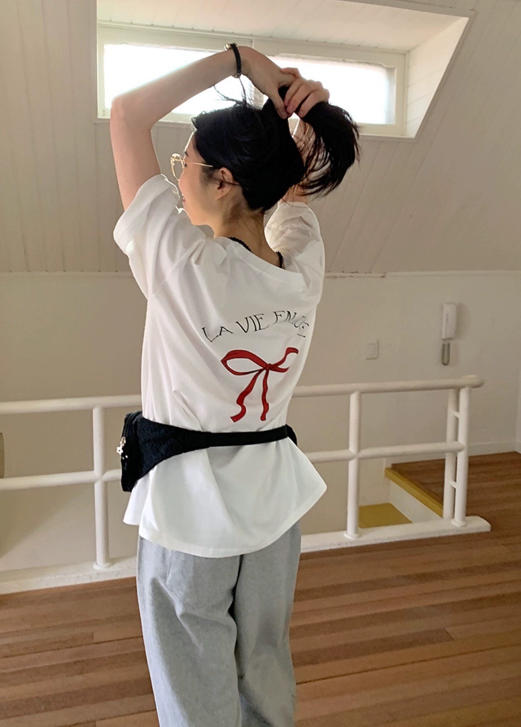 バック リボンプリント Tシャツ レディース トップス レギュラー丈 半袖 ラウンドネック リボン 綿 きれいめ シンプル カジュアル スポーティー クール ベーシック ナチュラル プリント 春 夏 バック リボンプリント Tシャツ レディース トップス レギュラー丈 半袖 ラウンドネック リボン 綿 きれいめ シンプル カジュアル スポーティー クール ベーシック ナチュラル プリント 春 夏