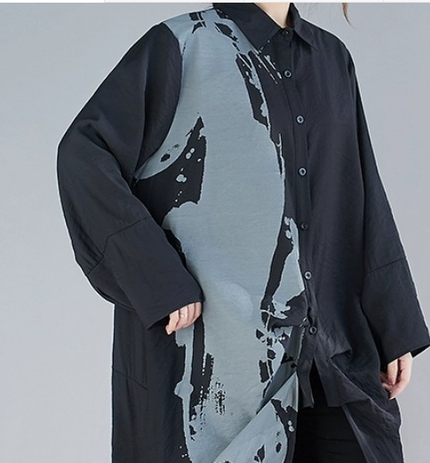 模様入り長袖ロングシャツ トップス ロング丈 袖あり 柄入り 個性的 ゆったり 長袖 爽やか 大人スタイル 大人可愛い きれいめ シンプル カジュアル 大人 上品 おしゃれ かっこいい レトロ