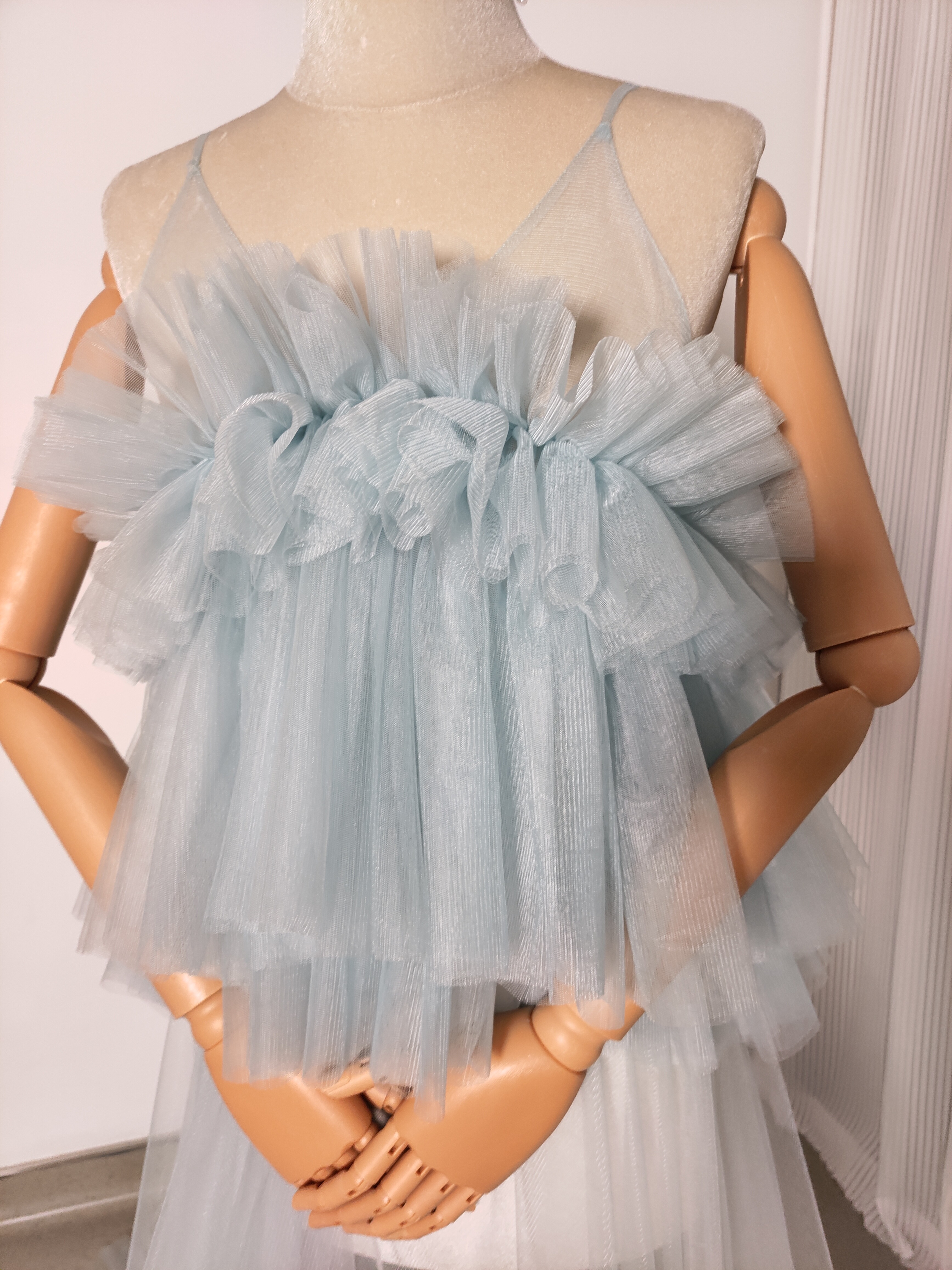 爽やかで優しいブルー オーバードレス キャミソール 胸元フリル ソフトチュール 前撮り 妊婦 爽やかで優しいブルー オーバードレス キャミソール 胸元フリル ソフトチュール 前撮り 妊婦