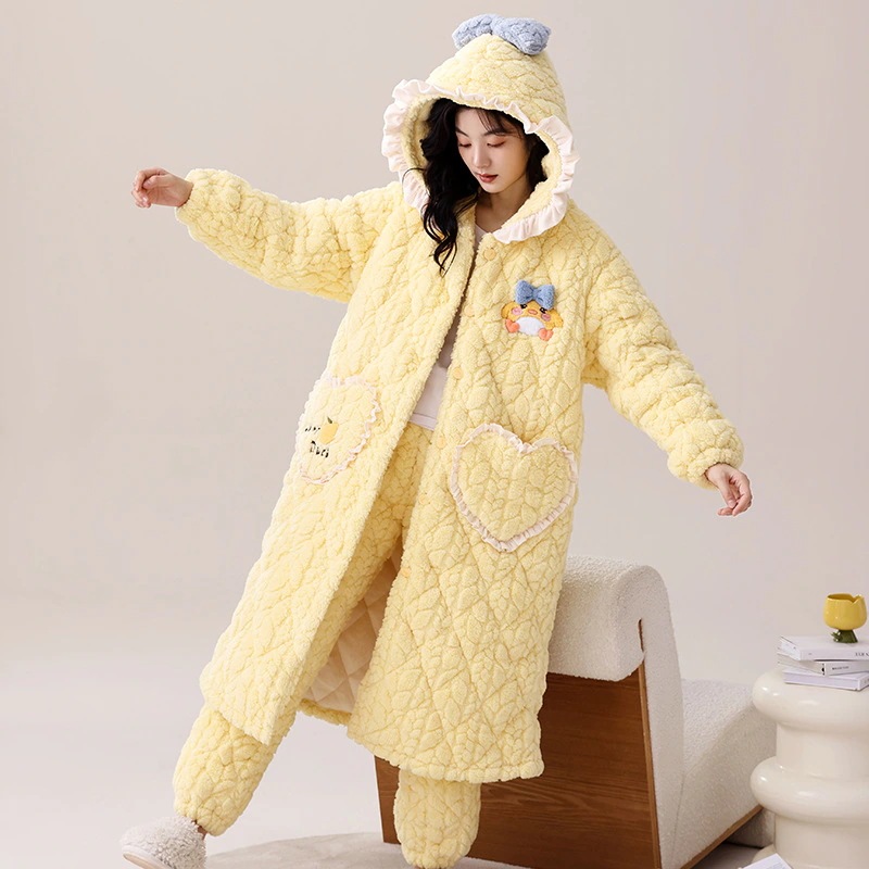 サンゴのベルベットの寝衣の女性は秋冬にベルベットを厚くして綿を挟んだ冬のバスローブは帽子のパジャマの外で家の服を着ている サンゴのベルベットの寝衣の女性は秋冬にベルベットを厚くして綿を挟んだ冬のバスローブは帽子のパジャマの外で家の服を着ている