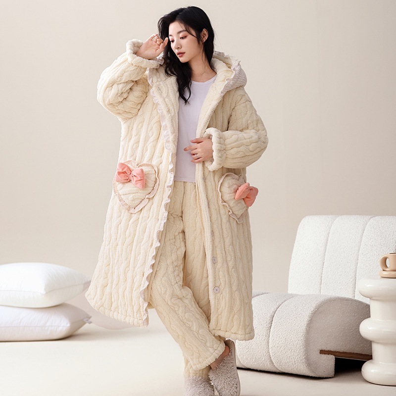 サンゴのベルベットの寝衣の女性は秋冬にベルベットを厚くして綿を挟んだ冬のバスローブは帽子のパジャマの外で家の服を着ている サンゴのベルベットの寝衣の女性は秋冬にベルベットを厚くして綿を挟んだ冬のバスローブは帽子のパジャマの外で家の服を着ている