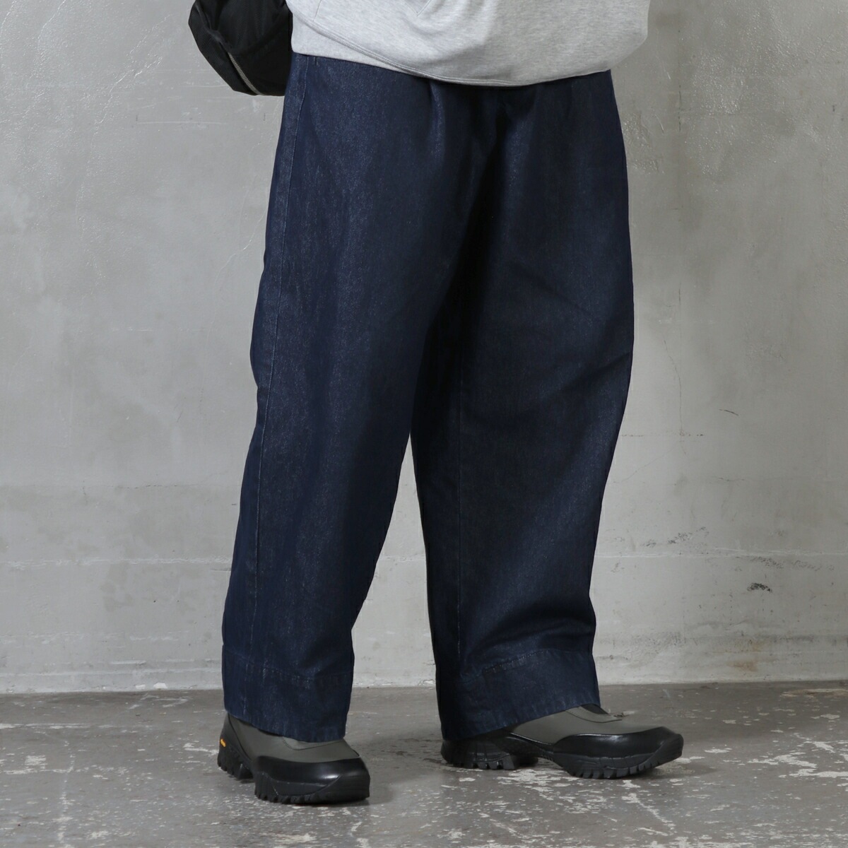 VIBRAMソールセンタージップスニーカー 24230599 whoop-de-doo フープディドゥ