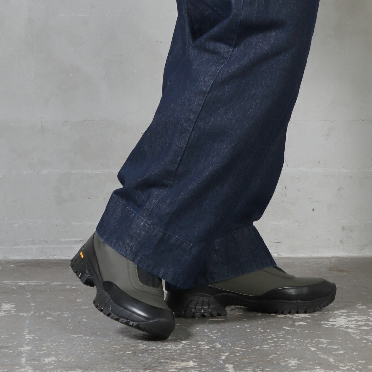 VIBRAMソールセンタージップスニーカー 24230599 whoop-de-doo フープディドゥ