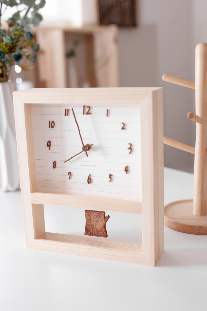 Banana Studio 4種 屋根裏部屋ノート (Air) スイングチュー ペンデュラム 無騒音のインテリア時計