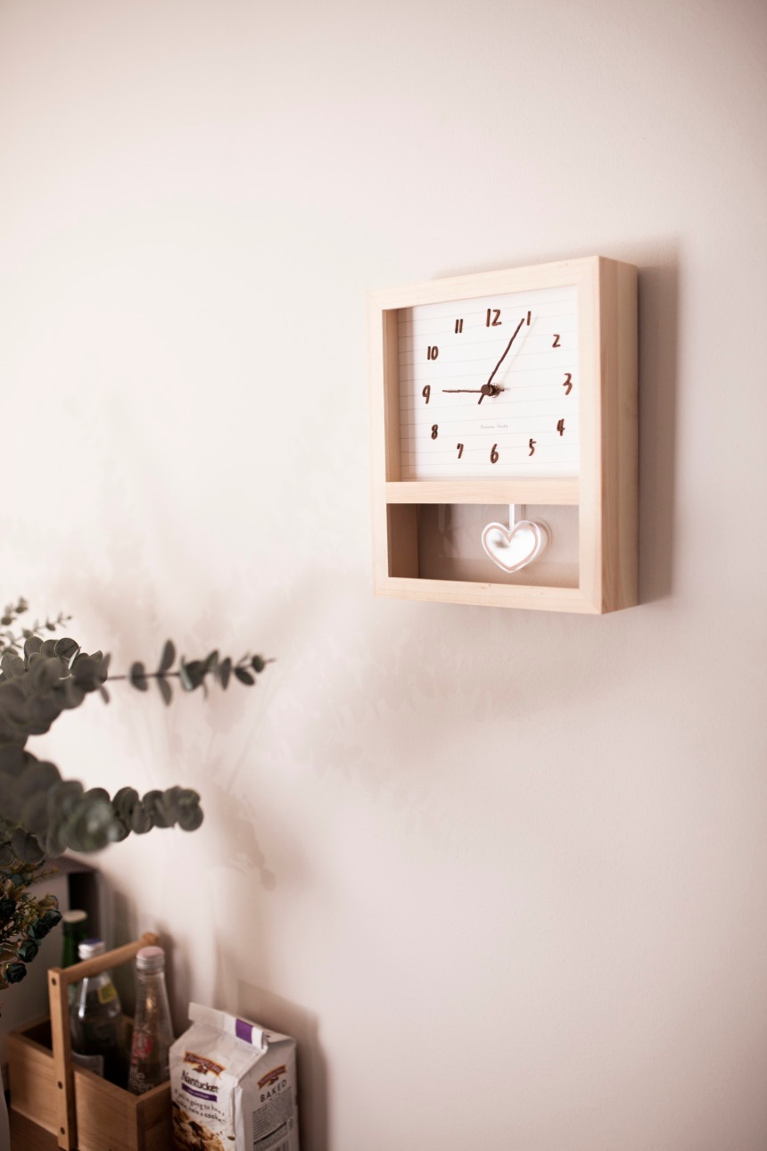 Banana Studio 4種 屋根裏部屋ノート (Air) スイングチュー ペンデュラム 無騒音のインテリア時計