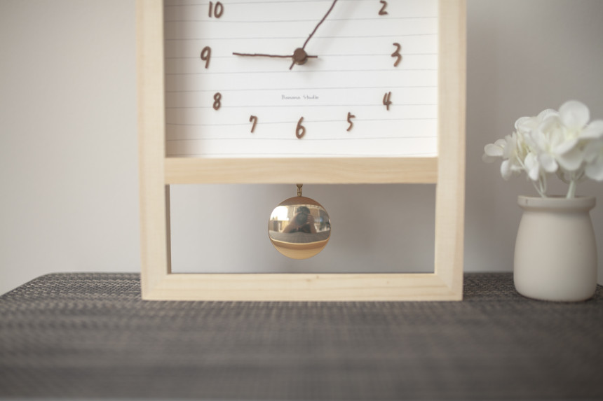 Banana Studio 4種 屋根裏部屋ノート (Air) スイングチュー ペンデュラム 無騒音のインテリア時計