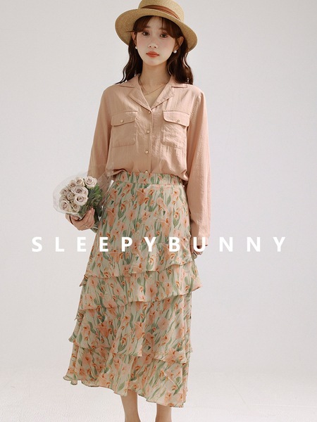 スリーピーラビットスタイルラペルフリルプリントシャツ スリーピーラビットスタイルラペルフリルプリントシャツ