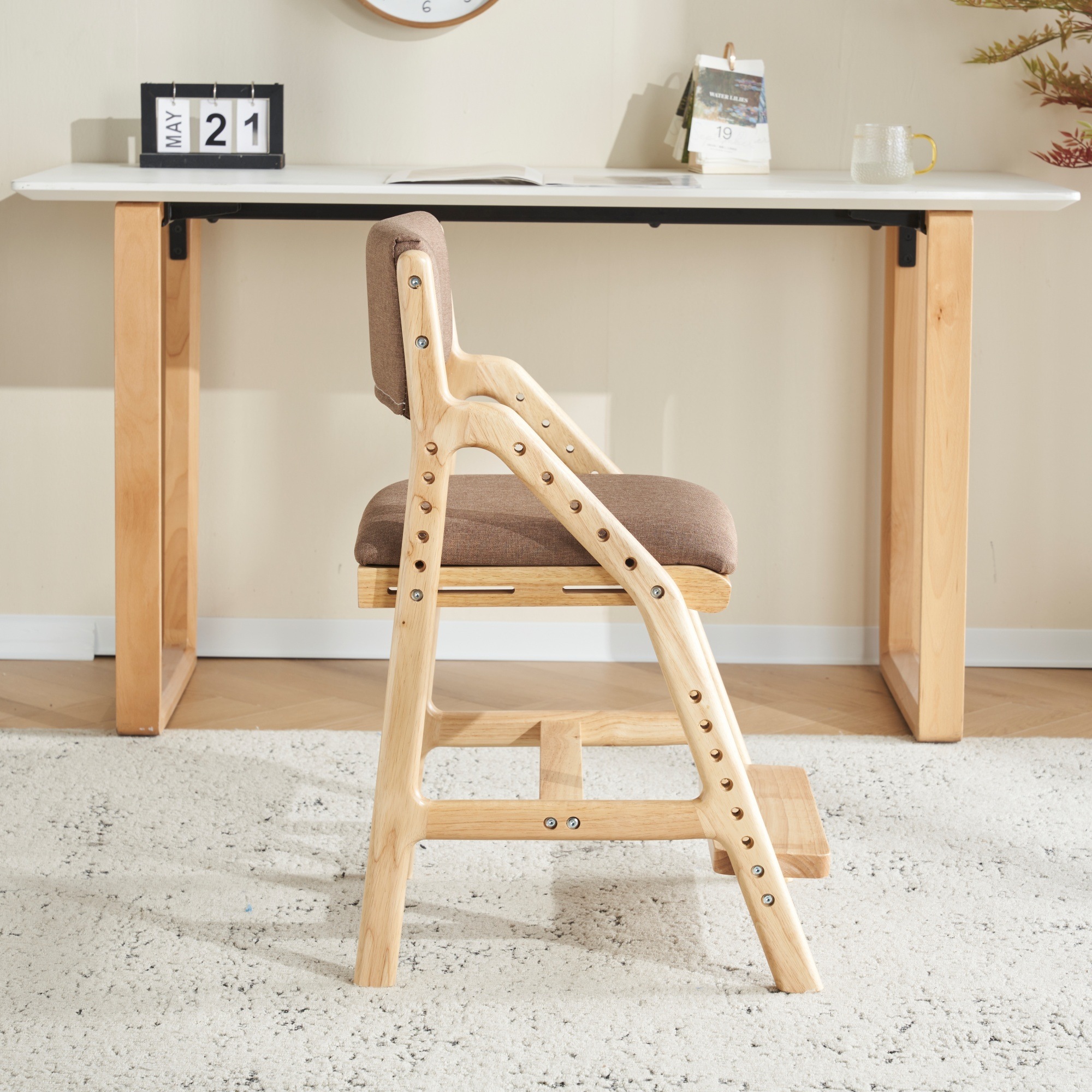 【国内即発送】ブラウン 学習チェア 学習椅子 木製 姿勢 子供 キッズチェア ハイチェア ダイニングチェア 椅子 高さ調整 シンプル コンパクト 組立て 板座 足置き 【国内即発送】ブラウン 学習チェア 学習椅子 木製 姿勢 子供 キッズチェア ハイチェア ダイニングチェア 椅子 高さ調整 シンプル コンパクト 組立て 板座 足置き