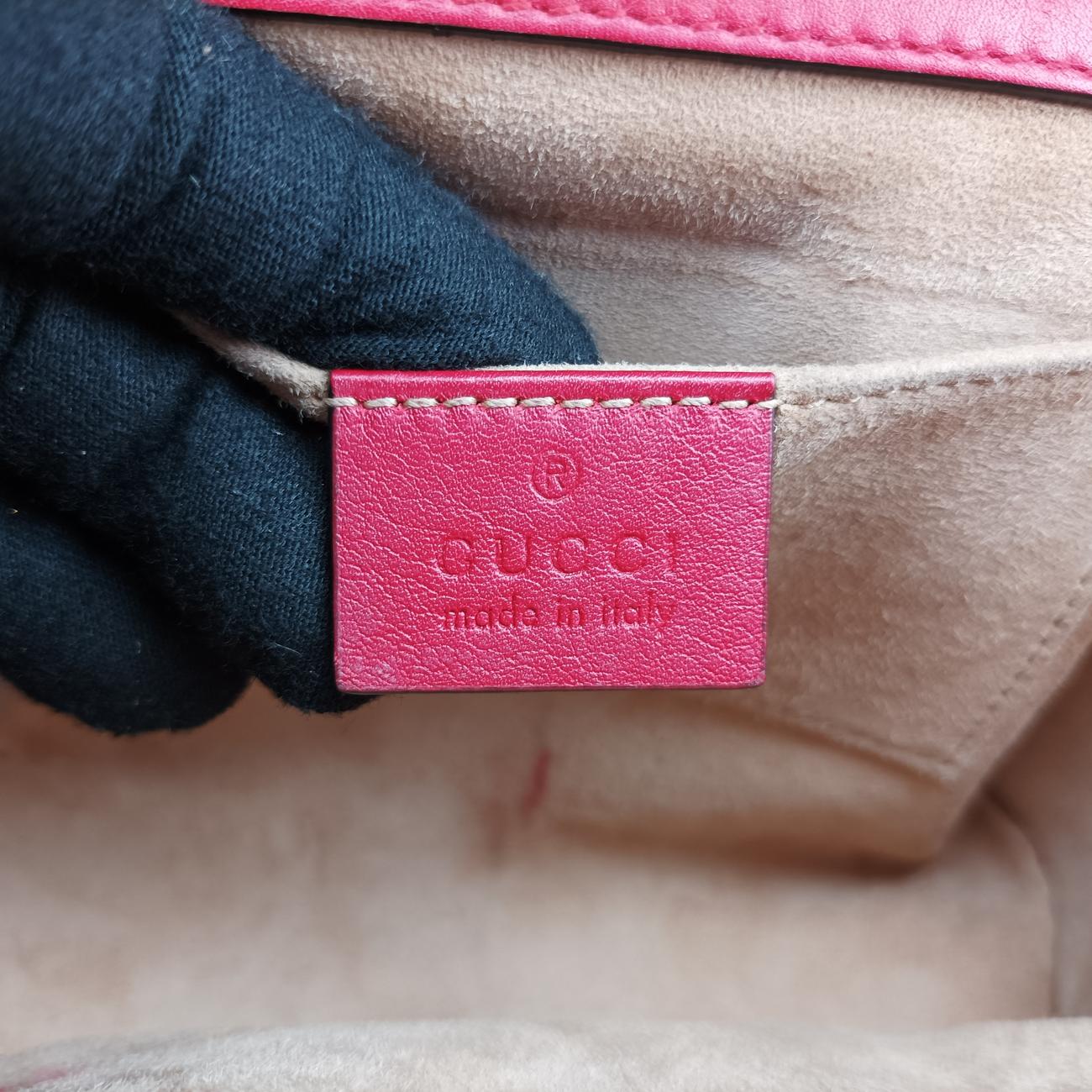 パドロックレッドレザー432182D021174160中古 パドロックレッドレザー432182D021174160中古