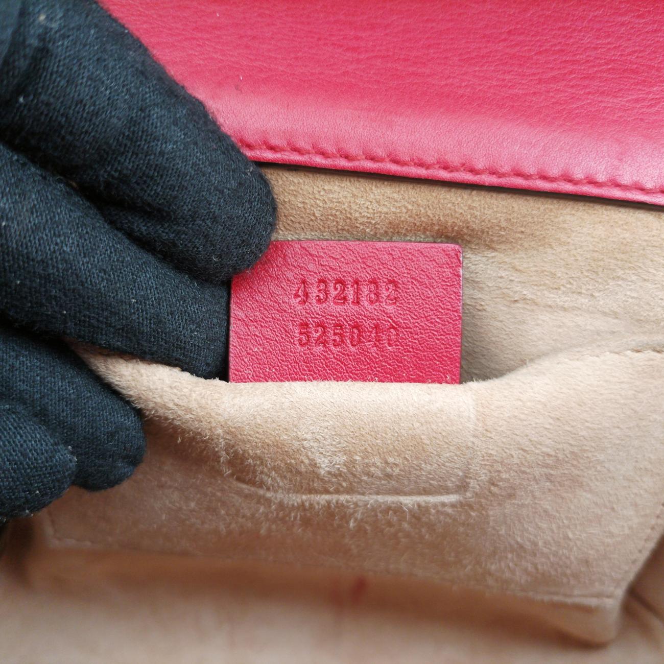 パドロックレッドレザー432182D021174160中古 パドロックレッドレザー432182D021174160中古