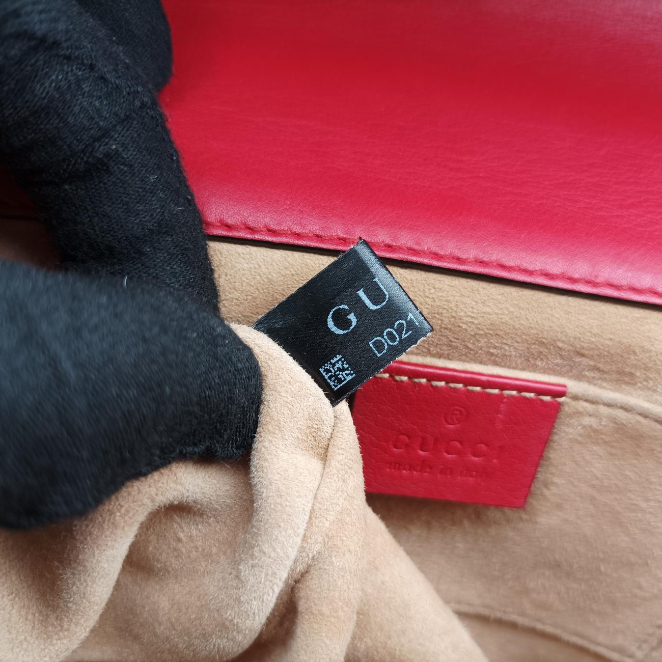 パドロックレッドレザー432182D021174160中古 パドロックレッドレザー432182D021174160中古