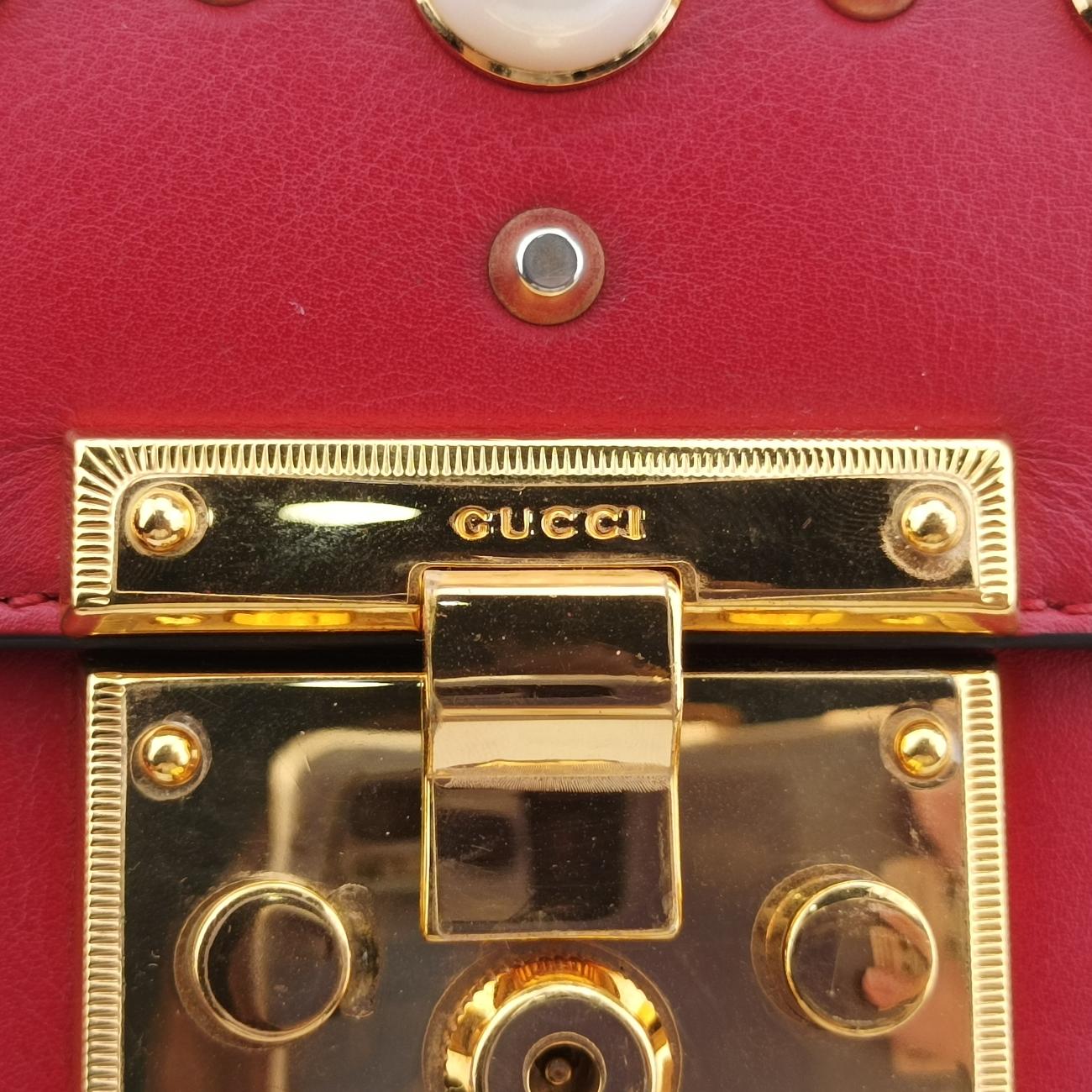 パドロックレッドレザー432182D021174160中古 パドロックレッドレザー432182D021174160中古