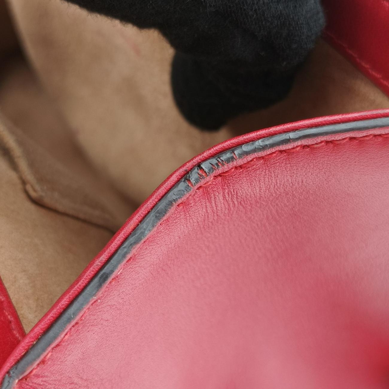 パドロックレッドレザー432182D021174160中古 パドロックレッドレザー432182D021174160中古