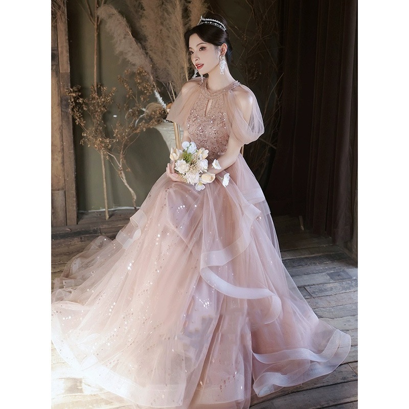 女性用ピンクのイブニングドレスライトラグジュアリーニッチハイエンドホルターネックウェディングドレス宴会ハイエンドホスト 女性用ピンクのイブニングドレスライトラグジュアリーニッチハイエンドホルターネックウェディングドレス宴会ハイエンドホスト