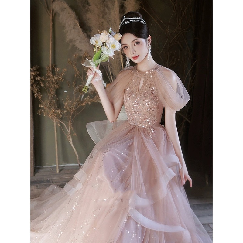女性用ピンクのイブニングドレスライトラグジュアリーニッチハイエンドホルターネックウェディングドレス宴会ハイエンドホスト 女性用ピンクのイブニングドレスライトラグジュアリーニッチハイエンドホルターネックウェディングドレス宴会ハイエンドホスト