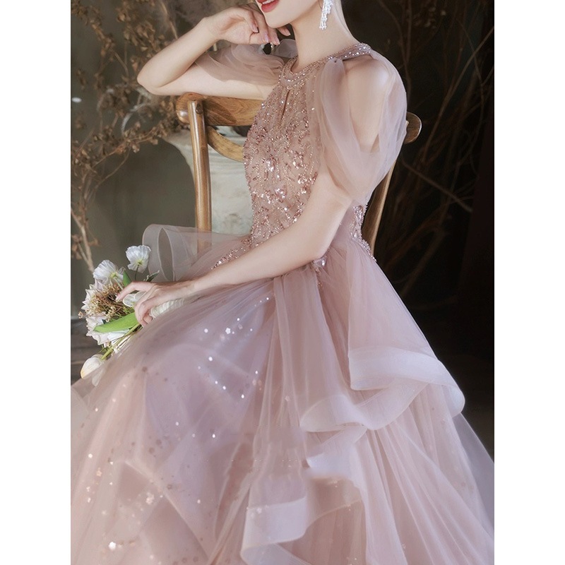 女性用ピンクのイブニングドレスライトラグジュアリーニッチハイエンドホルターネックウェディングドレス宴会ハイエンドホスト 女性用ピンクのイブニングドレスライトラグジュアリーニッチハイエンドホルターネックウェディングドレス宴会ハイエンドホスト