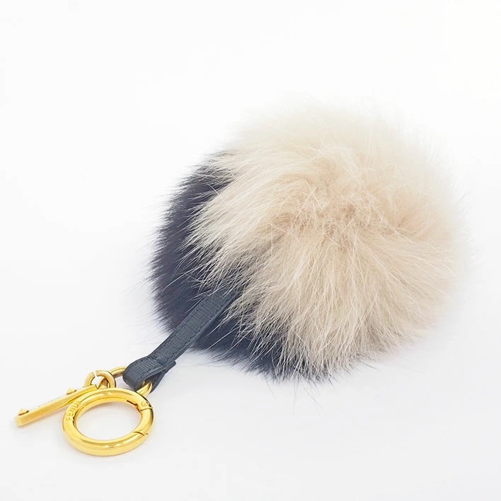 【美品】フェンディ ポンポンチャーム ファー 【キーホルダー・キーケース】 【美品】フェンディ ポンポンチャーム ファー 【キーホルダー・キーケース】