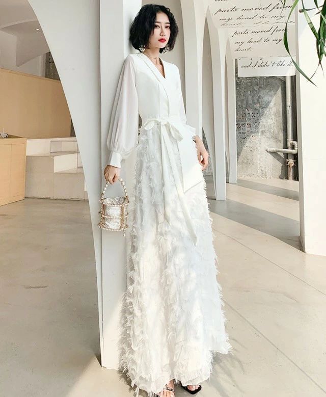 リピーター続出二次会 お呼ばれ 3L 大きいサイズ 20代 パーティードレス 4L フェザー 個性的 スレンダーライン 白 30代 黒 40代 袖あり ウエディングドレス 花嫁 モード系 シースルー