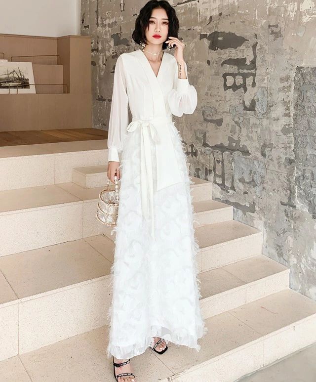 リピーター続出二次会 お呼ばれ 3L 大きいサイズ 20代 パーティードレス 4L フェザー 個性的 スレンダーライン 白 30代 黒 40代 袖あり ウエディングドレス 花嫁 モード系 シースルー