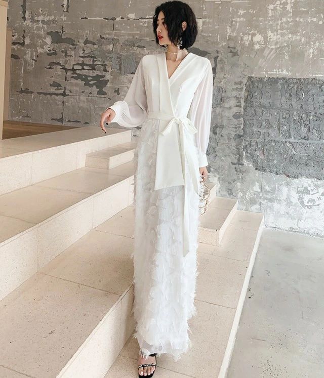 リピーター続出二次会 お呼ばれ 3L 大きいサイズ 20代 パーティードレス 4L フェザー 個性的 スレンダーライン 白 30代 黒 40代 袖あり ウエディングドレス 花嫁 モード系 シースルー