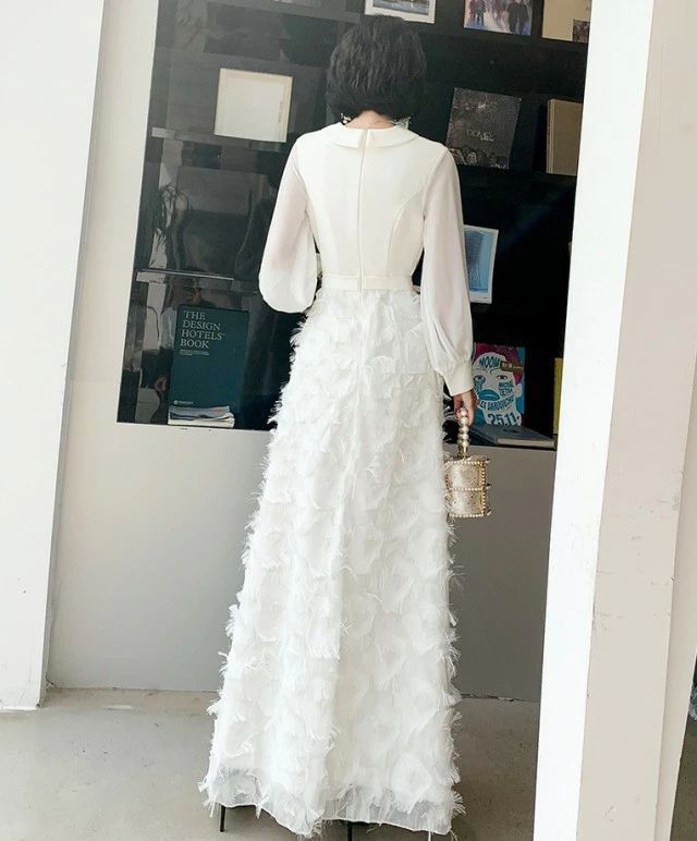 リピーター続出二次会 お呼ばれ 3L 大きいサイズ 20代 パーティードレス 4L フェザー 個性的 スレンダーライン 白 30代 黒 40代 袖あり ウエディングドレス 花嫁 モード系 シースルー