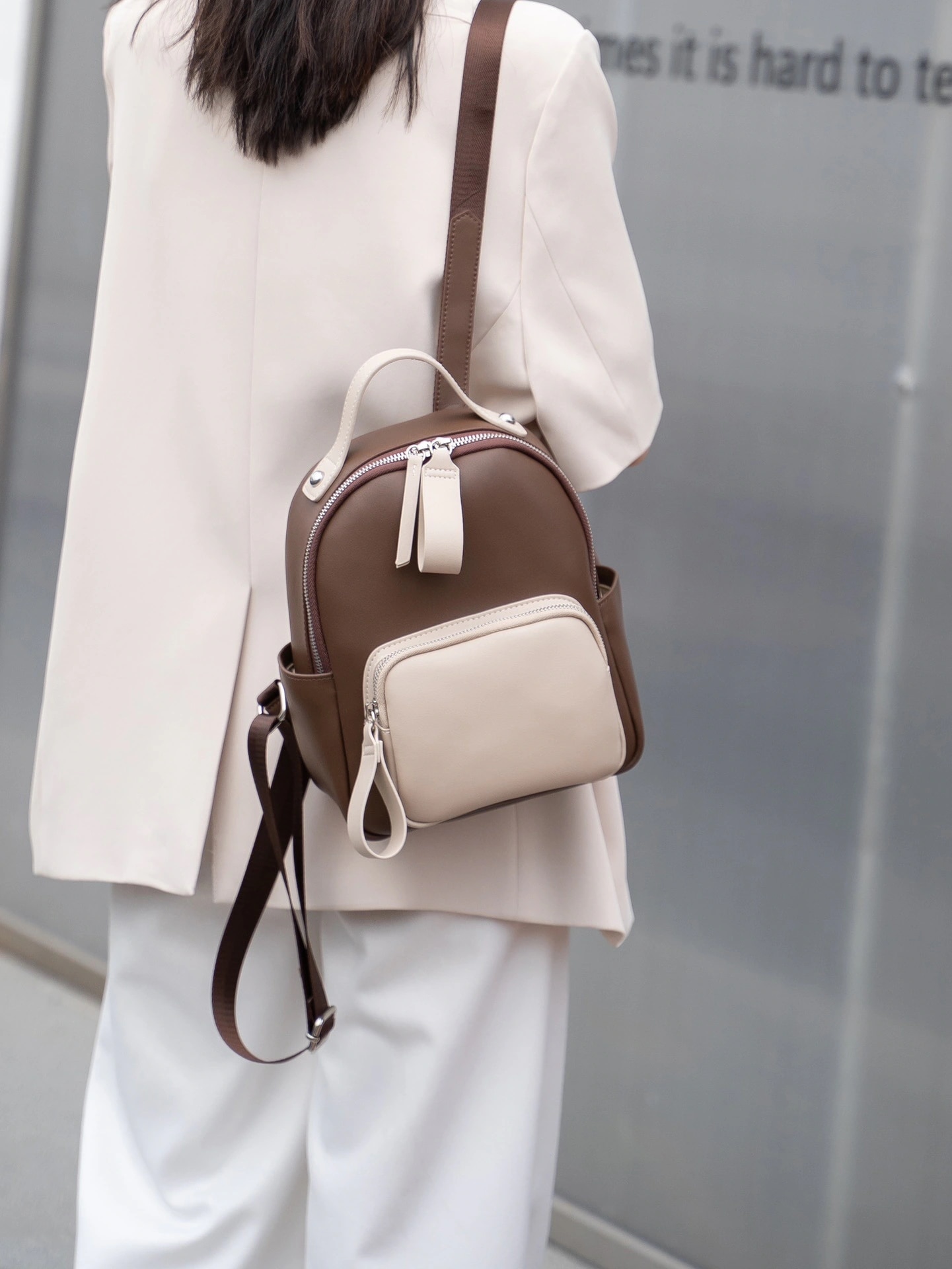 【本革/4カラー /キーホルダーを贈る】 リュック レディース レザーリュック おしゃれ 撥水 大容量 通学 通勤 旅行 軽量リュックサック ビジネスリュック大人リュック シンプル かわいい きれい 【本革/4カラー /キーホルダーを贈る】 リュック レディース レザーリュック おしゃれ 撥水 大容量 通学 通勤 旅行 軽量リュックサック ビジネスリュック大人リュック シンプル かわいい きれい