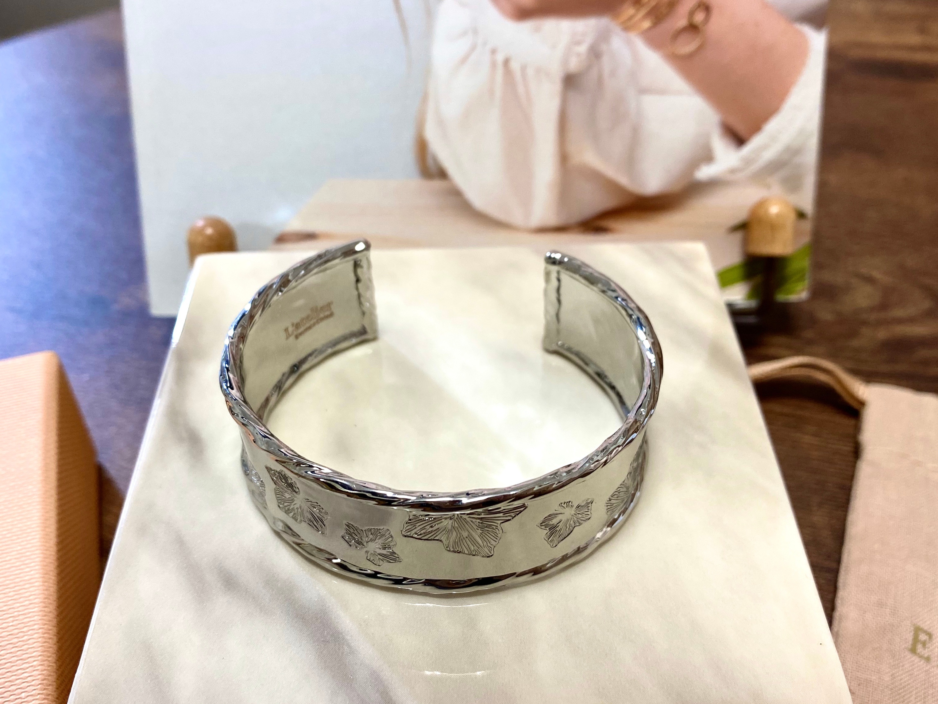 バングルブレスレット シルバー 葉っぱモチーフ アレルギーフリー