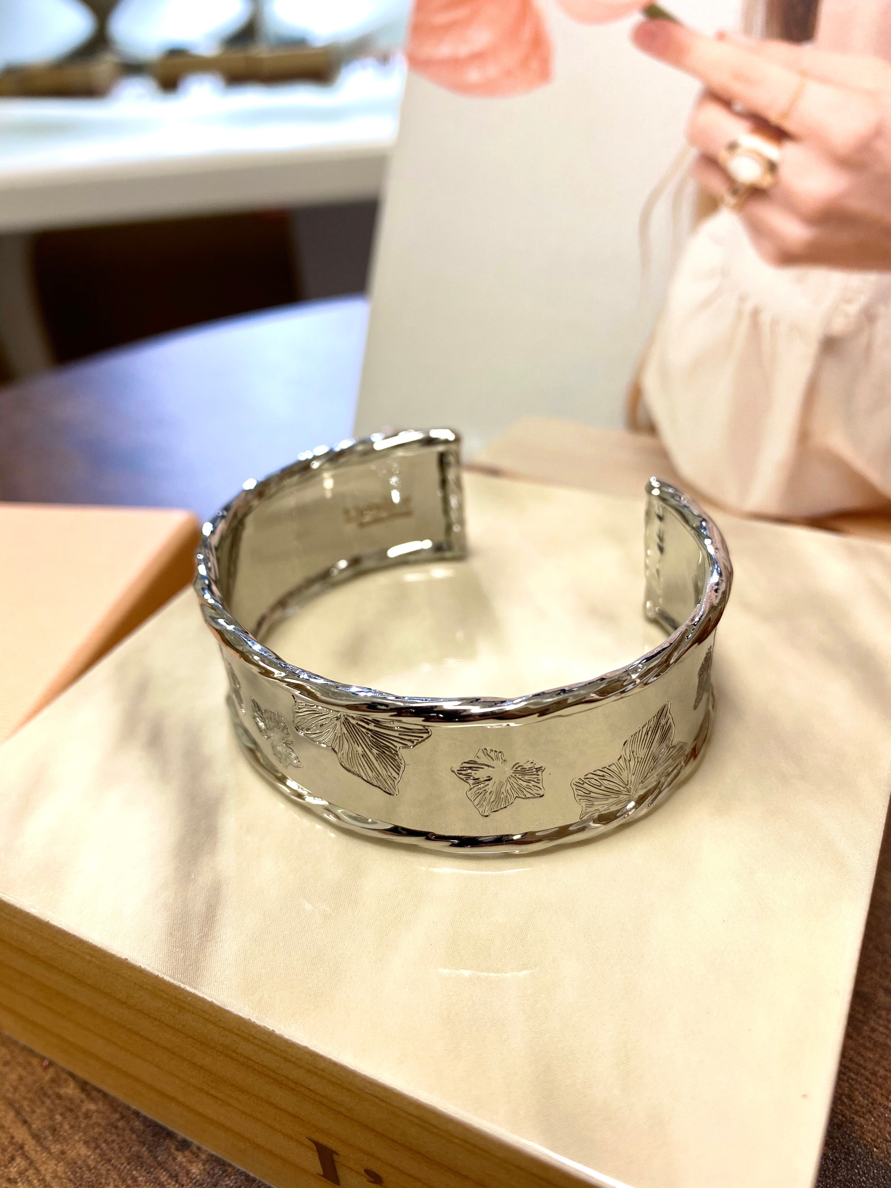 バングルブレスレット シルバー 葉っぱモチーフ アレルギーフリー
