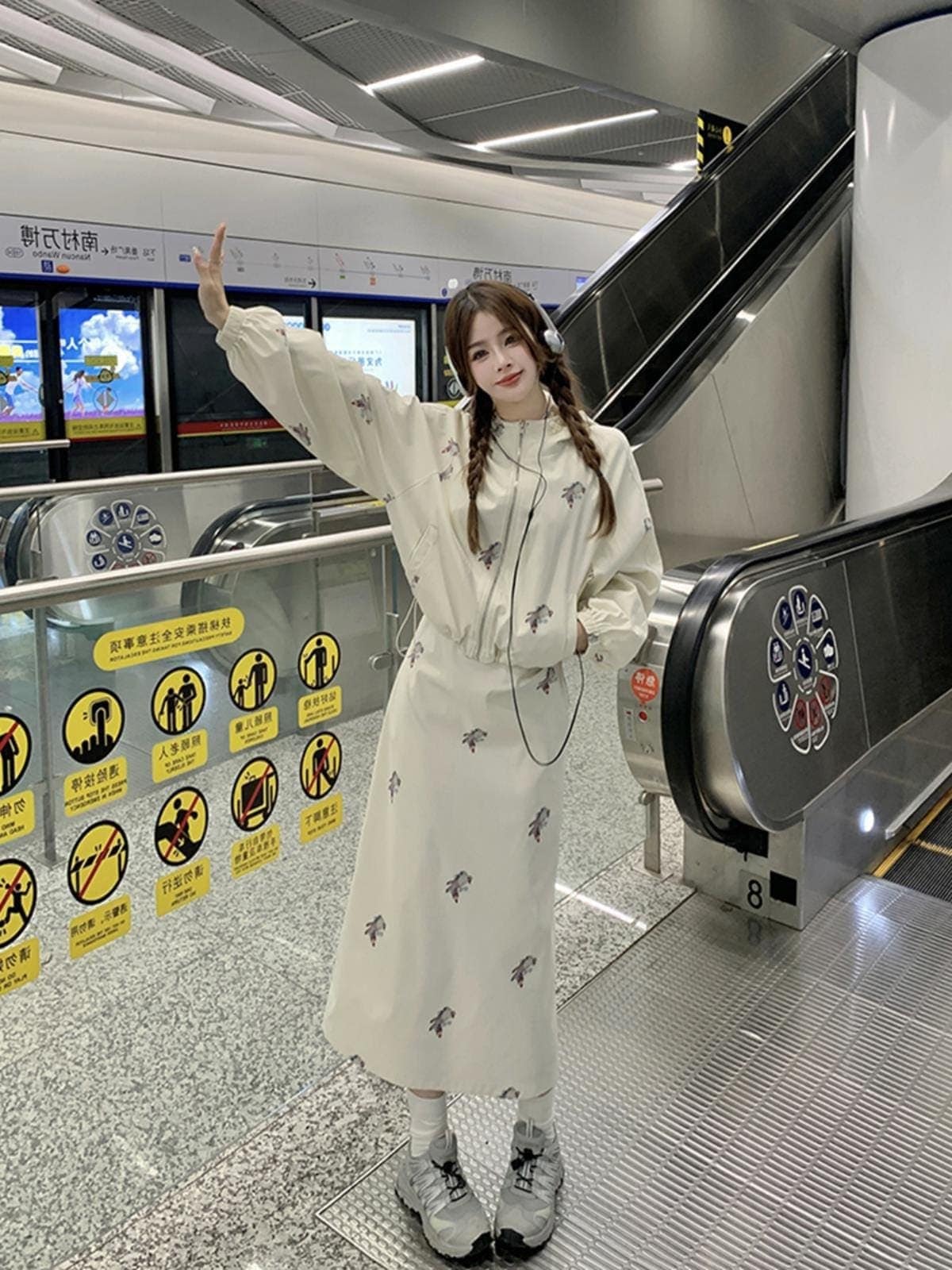 セットアップ 新作登場トップス+ズボン 2点セット パーカー 大きいサイズパーカー スウェット ア ップ 長袖フード付きアウター無地 スウェットパンツ韓国ファッション レディーストレーニングウェアスポ セットアップ 新作登場トップス+ズボン 2点セット パーカー 大きいサイズパーカー スウェット ア ップ 長袖フード付きアウター無地 スウェットパンツ韓国ファッション レディーストレーニングウェアスポ