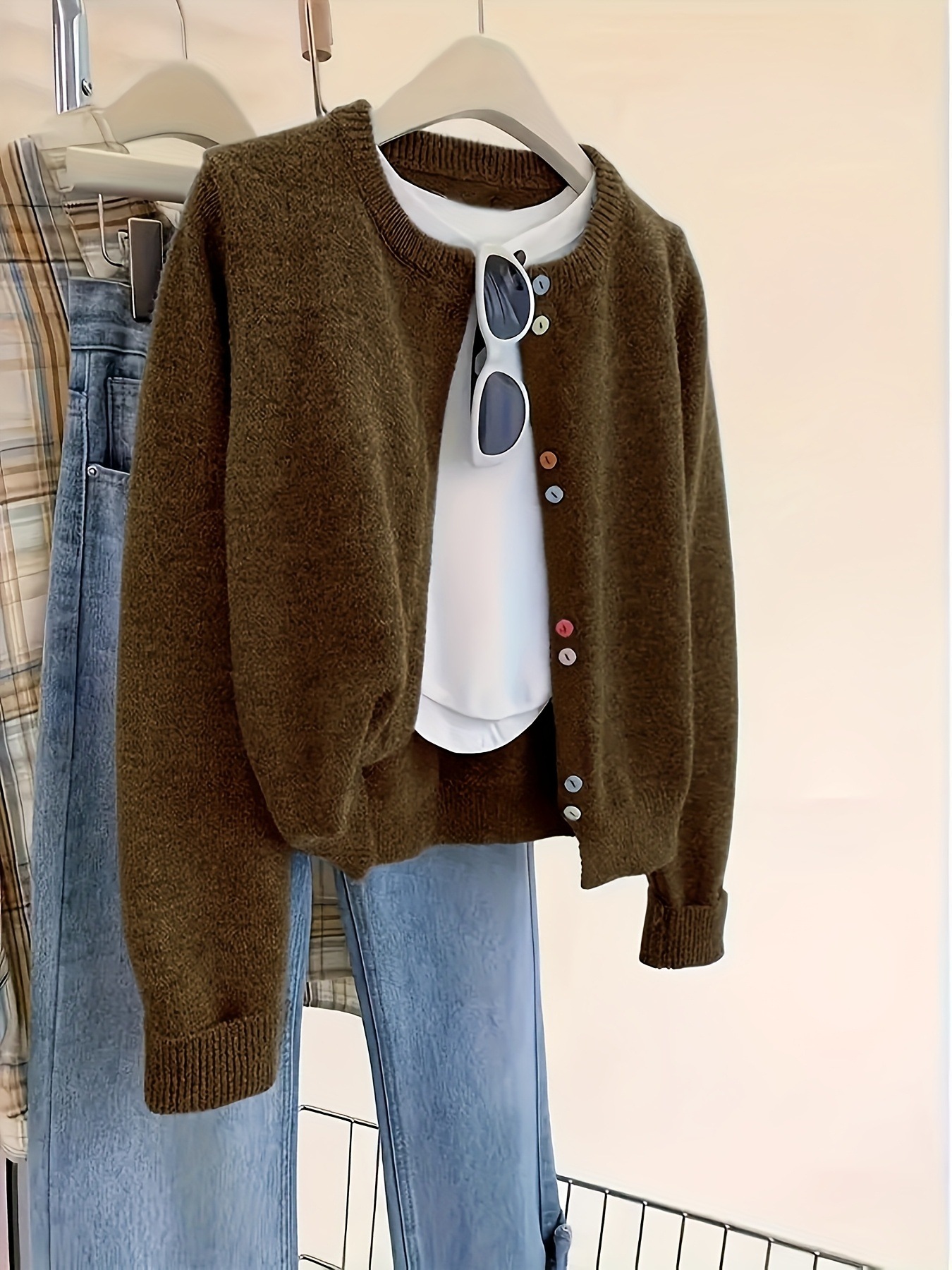 カラフルボタン付き グレー レディース カジュアルカーディガン ラウンドネック オープンフロント ソフト オールシーズン レイヤリング 手洗い ドライクリーニング可 透けない生地 カラフルボタン付き グレー レディース カジュアルカーディガン ラウンドネック オープンフロント ソフト オールシーズン レイヤリング 手洗い ドライクリーニング可 透けない生地