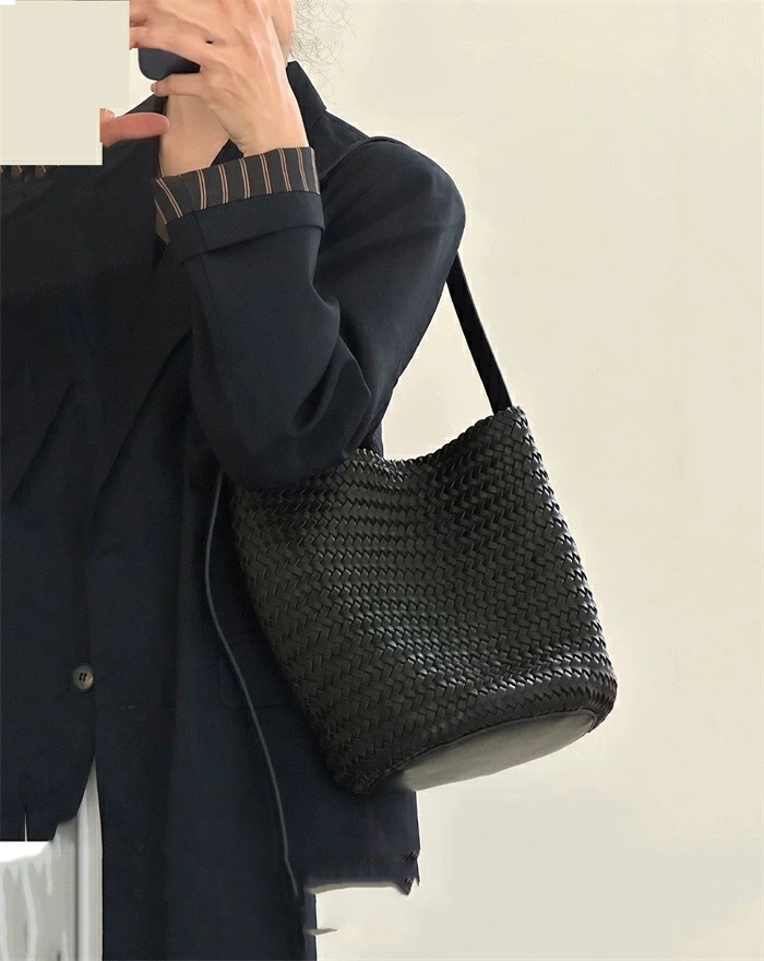 トートバッグ レディース バケツ型 バッグ 通勤バッグ 編みバッグ かごバッグ レザー ショルダーバッグ 斜め掛けバッグ 2way 肩掛け 軽量 バケツバッグ バケツ型バッグ ワンハンドルバッグ 柔ら