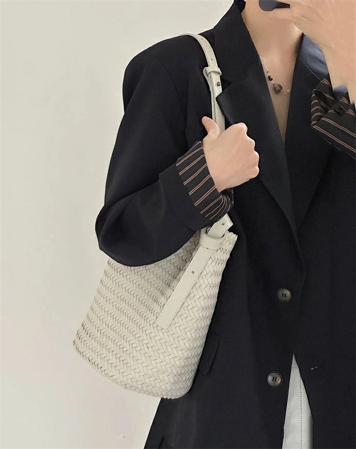 トートバッグ レディース バケツ型 バッグ 通勤バッグ 編みバッグ かごバッグ レザー ショルダーバッグ 斜め掛けバッグ 2way 肩掛け 軽量 バケツバッグ バケツ型バッグ ワンハンドルバッグ 柔ら